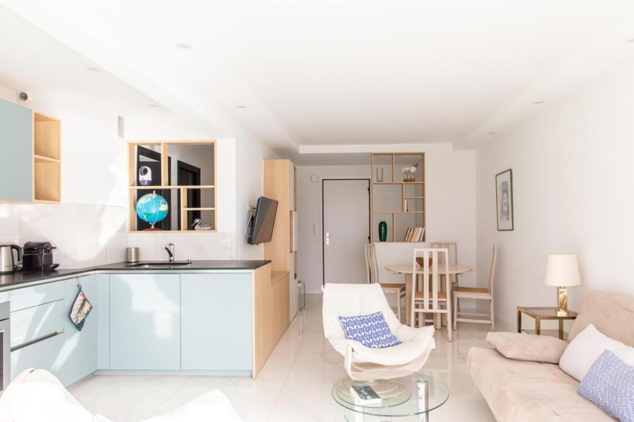 Air-Conditioned Apartment With Sea View And At The Foot Of The Beaches Αντίμπ Εξωτερικό φωτογραφία